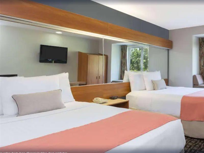 Microtel Inn & Suites By Wyndham Brunswick Eksteriør bilde
